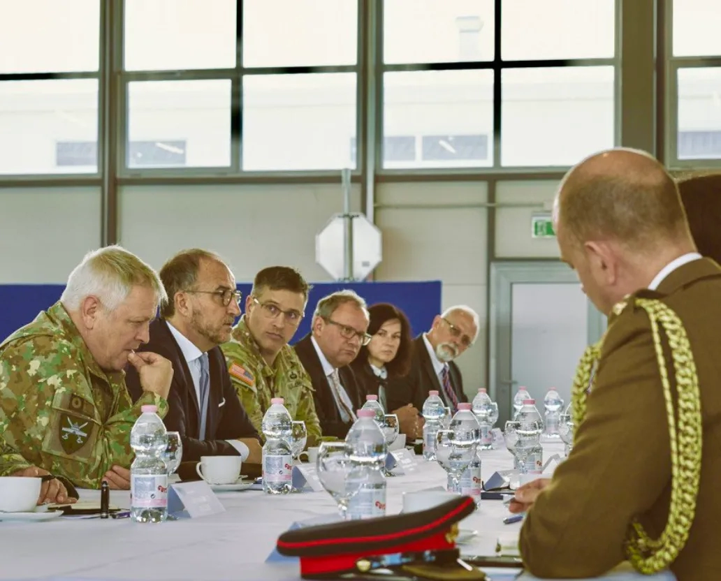 Sastanak Sorece i Lammyja u EUFOR-ovoj bazi